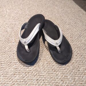 Olukai Ohana Flip Flops Sandals Womens 10 Black  White Summer Beach